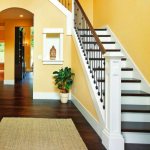 Decorating the stairs in the house: choosing style and materials