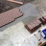 Полное руководство по укладке тротуарной плитки на бетон
