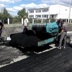 Laying asphalt concrete