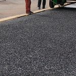 Laying coarse asphalt